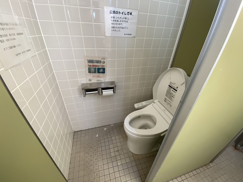 相川公園駐車場のトイレの個室