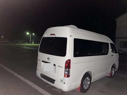 小木みなと公園駐車場の夜間の様子