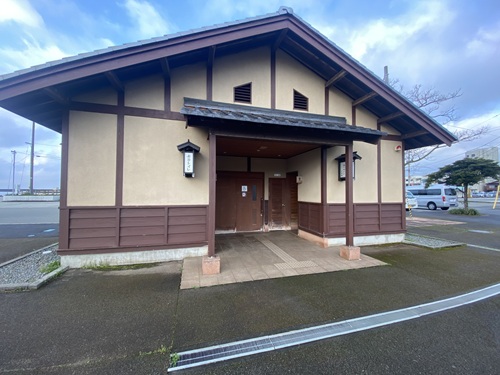 小木みなと公園の公衆トイレ